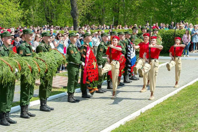 На братских могилах Красной Горки почтили память погибших
