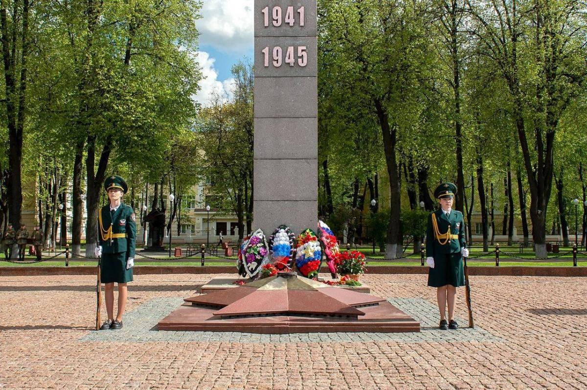 Площадь майская троицк. Площадь майская троицк