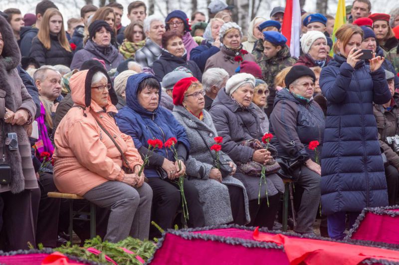 2019.10.26-zahoronenie-kuzovlevo-vahta-pamyati-pestov-4243