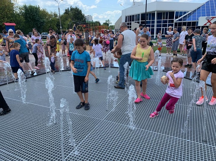 Танцующий фонтан запустили в Климовске 